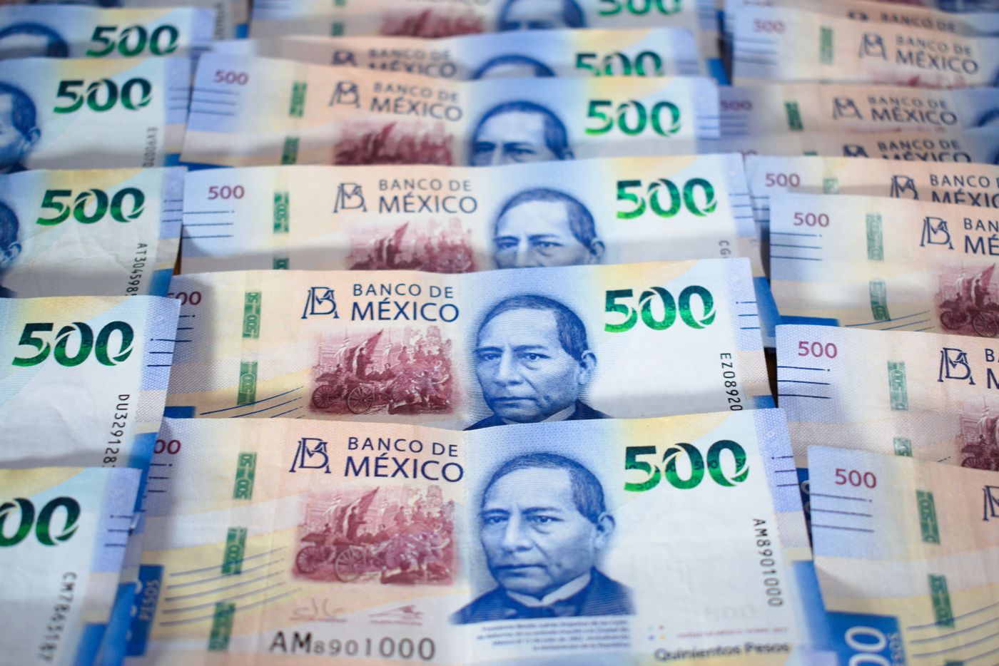 Billetes de 500 pesos mexicanos extendidos, presupuesto de viaje en pesos